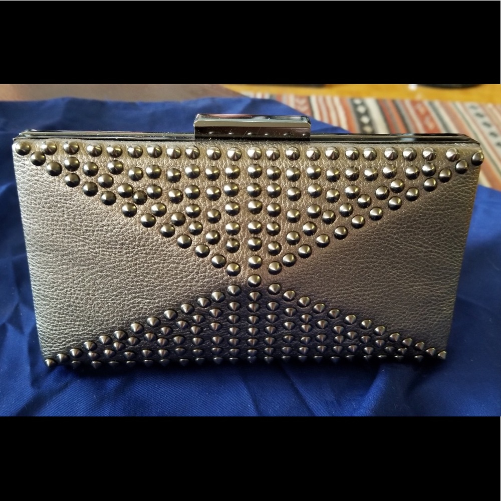 MMS Metallic studded clutch